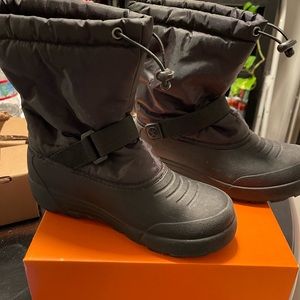 North side boys snow boots size 6 - used 1 season
